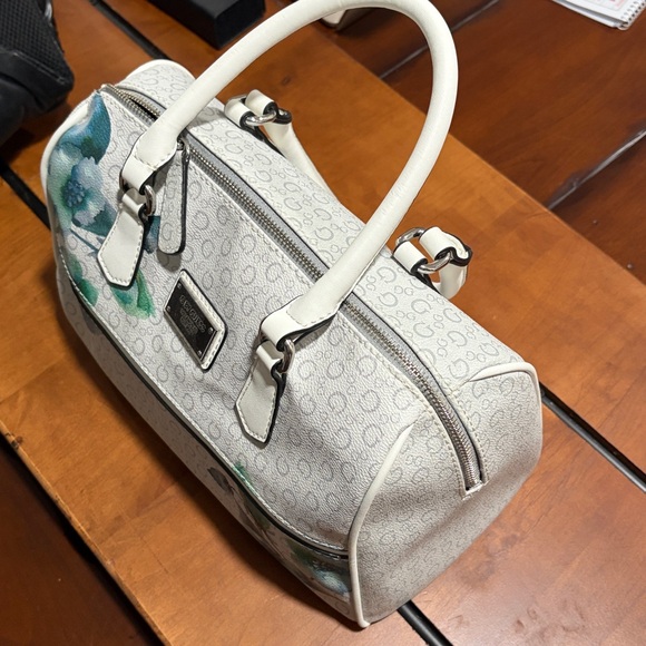 Guess Handbag - Picture 2 of 3
